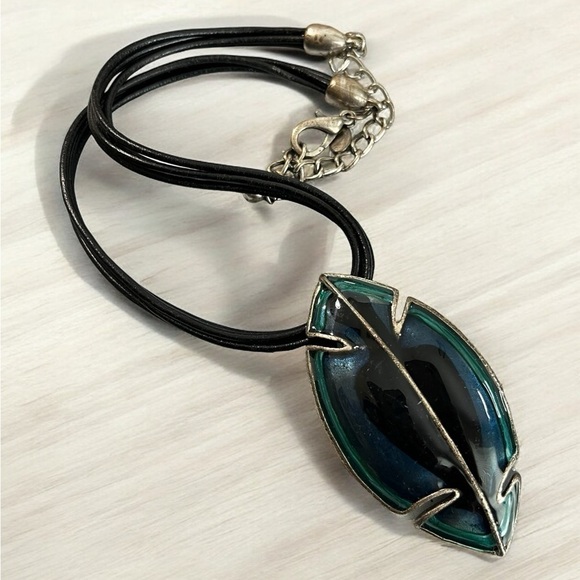 CHICO'S ENAMEL LEAF CHOKER LAGENLOOK W/ADJUSTABLE BLACK CORD - Picture 3 of 5